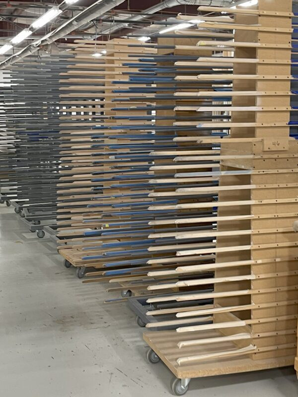 Racks_Other_narrowholdingbars